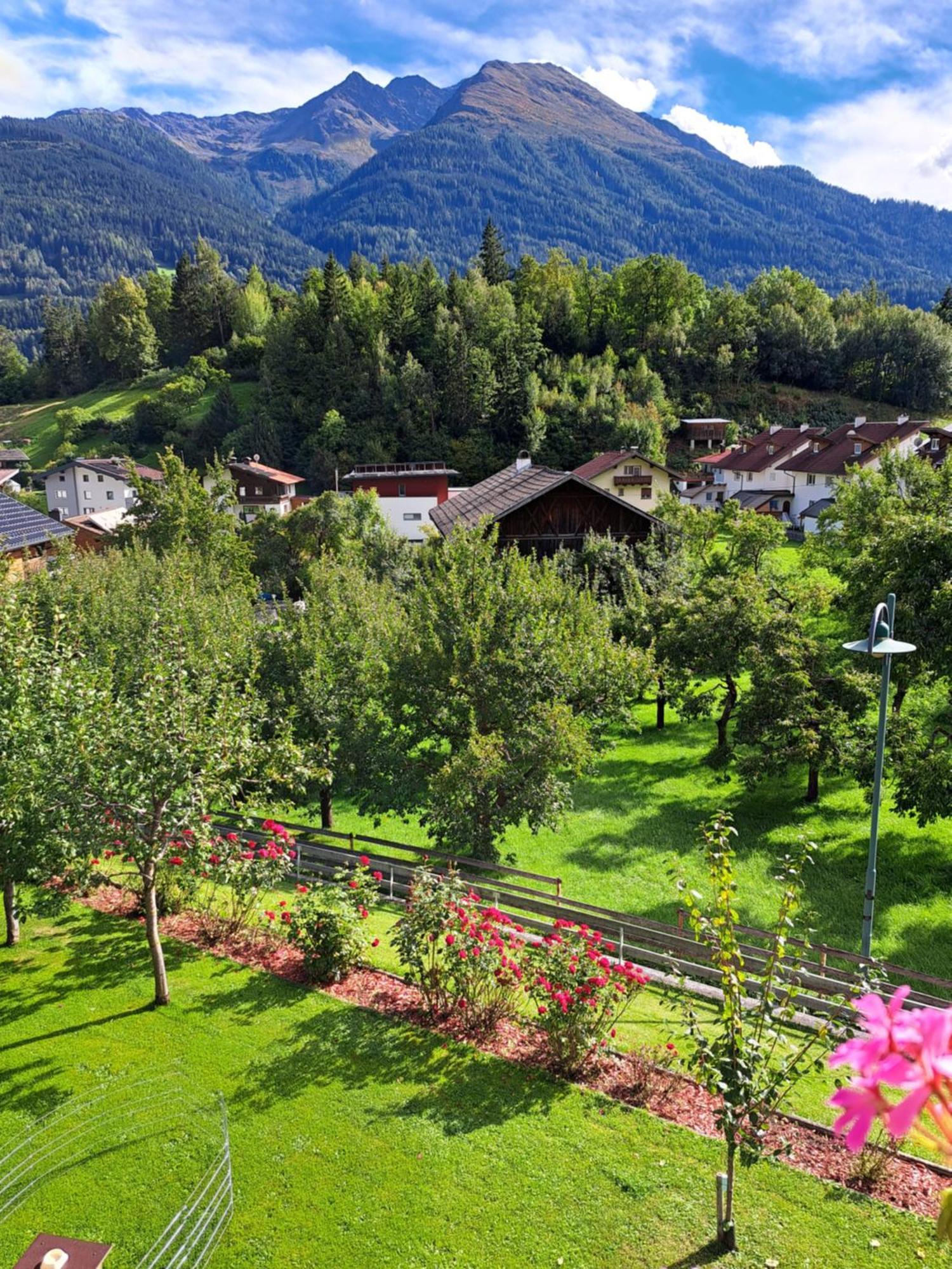 Spisshof Hotel Grins Екстериор снимка