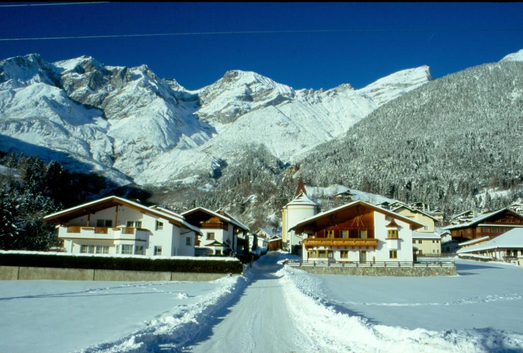 Spisshof Hotel Grins Екстериор снимка